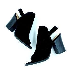 American Eagle Stacked Heel Booties Peep Toe Black 7.5 EUC